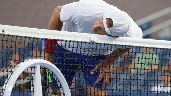 Ucho na síti, filmové krásky v hledišti a plačící tenisté. To bylo letošní US Open