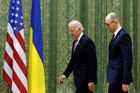Chování Rusů je ve 21. století nepřijatelné, říká Biden