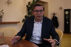 Blažek sepsul policii kvůli razii na střeše, Kupka se zlobí. "Sháníme ho"
