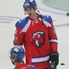 Hokejista Lva Praha Zdeno Chára v utkání KHL 2012/13 proti Dynamu Moskva.