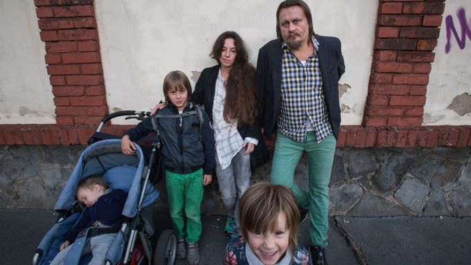 Oleg Vorotnikov s ženou a třemi dětmi v Praze