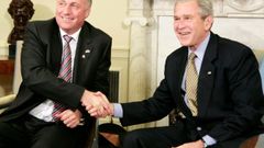 Schůzka Bushe a Topolánka v Oválné pracovně