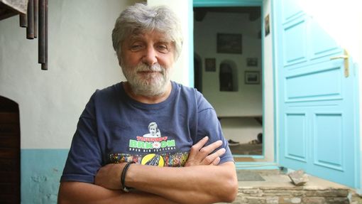 Břetislav Rychlík v srpnu roku 2022 na své chalupě v Javorníku