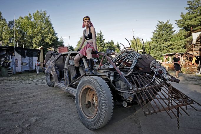 Záběr z Bratronic u Kladna, kde se v areálu bývalé raketové základny v létě 2023 konal festival Junktown.