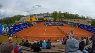 Nejen pražská Stromovka hostí tento týden světový tenis. V Ostravě probíhá mužský challenger Prosperita Open.