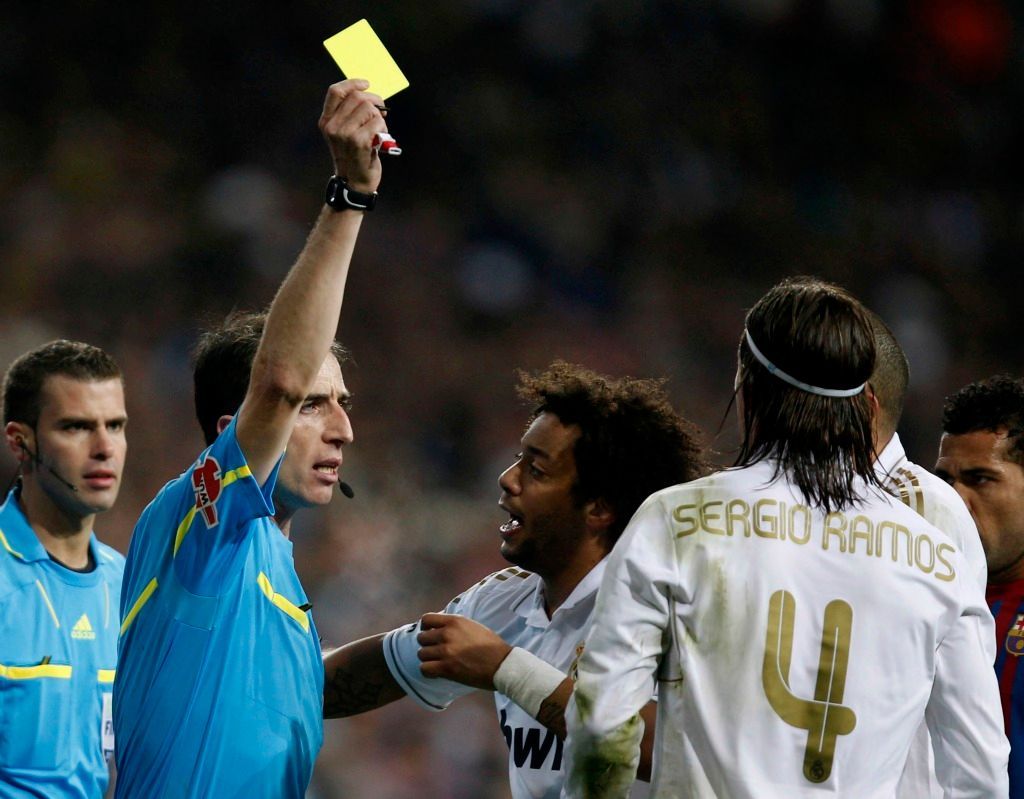 Real Madrid - Barcelona (žlutá karta)