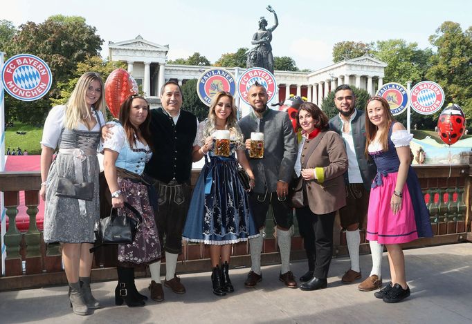 FC Bayern Munich's Vidal, his wife Maria Teresa and family and friends pose during their visit at the Oktoberfest in Munich