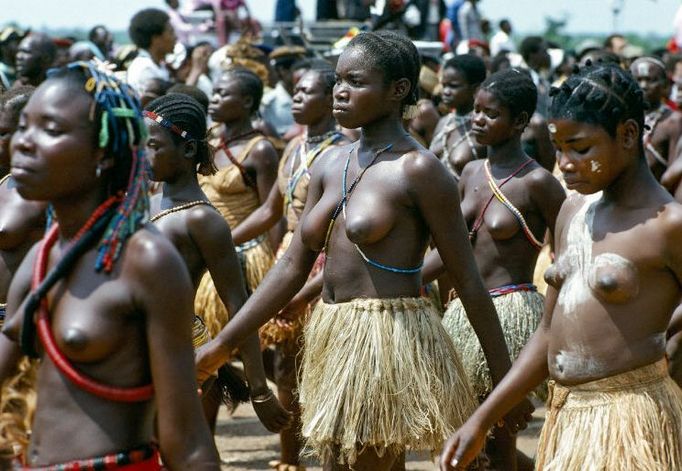 Snímek z ceremonie související s korunovací samozvaného císaře Středoafrické republiky Jeana-Bédela Bokassiho v Banqui. Snímek z 4. prosince roku 1977.