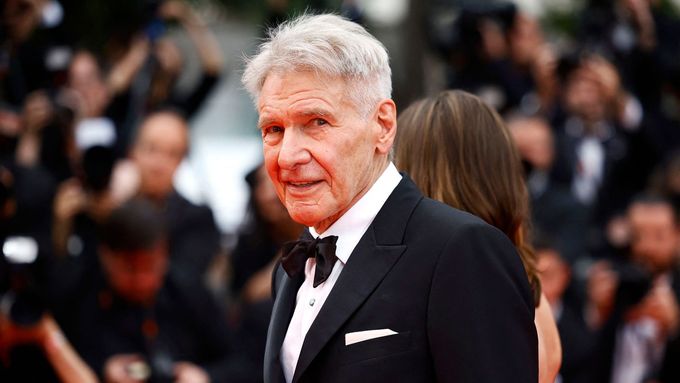 Harrison Ford na červeném koberci v Cannes.