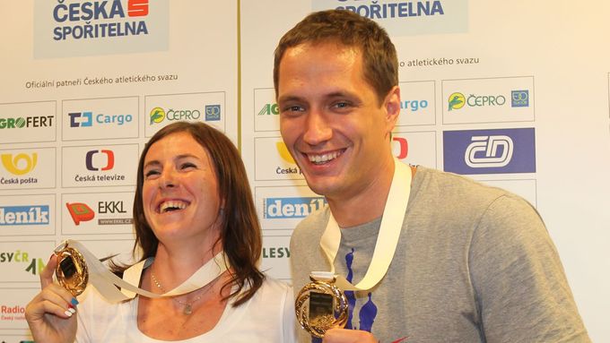 Zuzana Hejnová a Vítězsav Veselý mají dobrou náladu. Aby ne, ze světového šampionátu si přivezli zlato.