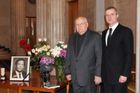 Gorbačov se poklonil Havlovi na ambasádě v Moskvě