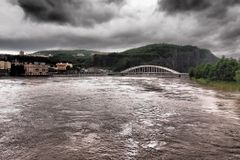 Ústí zavřelo most na Střekov, ráno vyjede zvláštní vlak