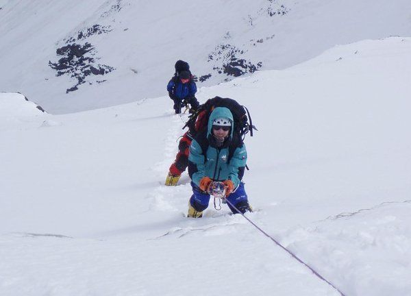 K2 pod sněhem