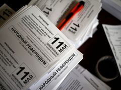 Hlasovací lístky pro referendum v Doněcku.
