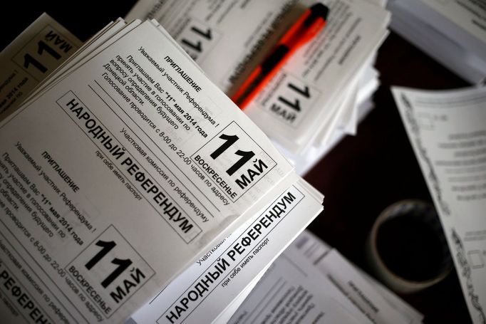 Hlasovací lístky pro referendum v Doněcku, plánované na neděli 11. května.