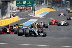 F1 živě: Ve Francii uspěl Hamilton.Druhý dojel Verstappen a třetí Räikkönen