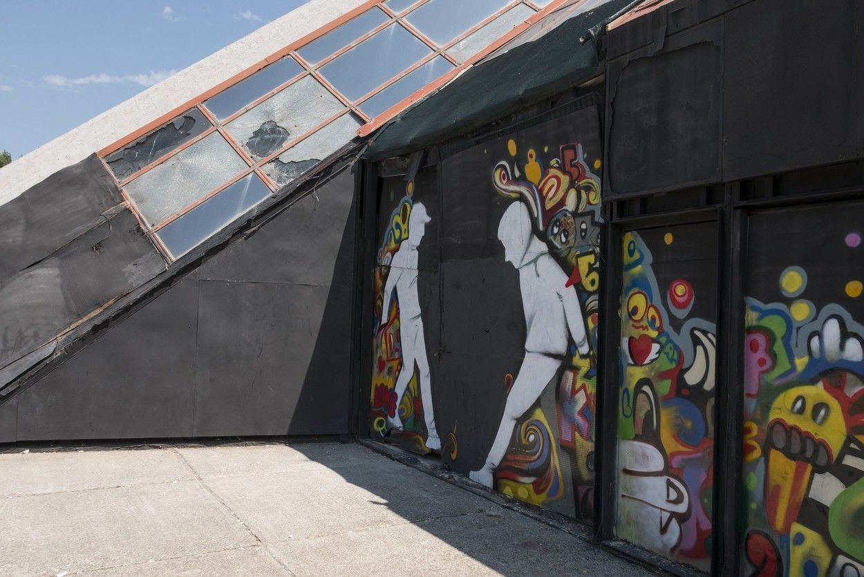 Pyramida v Tiraně, archivní snímek