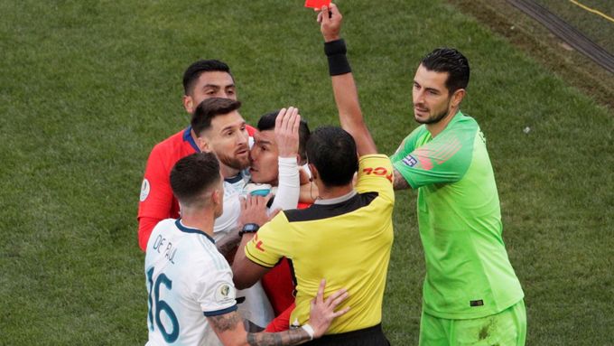 Chile vs Argentina na Copa Americe 2019, červená karta pro Lionela Messiho