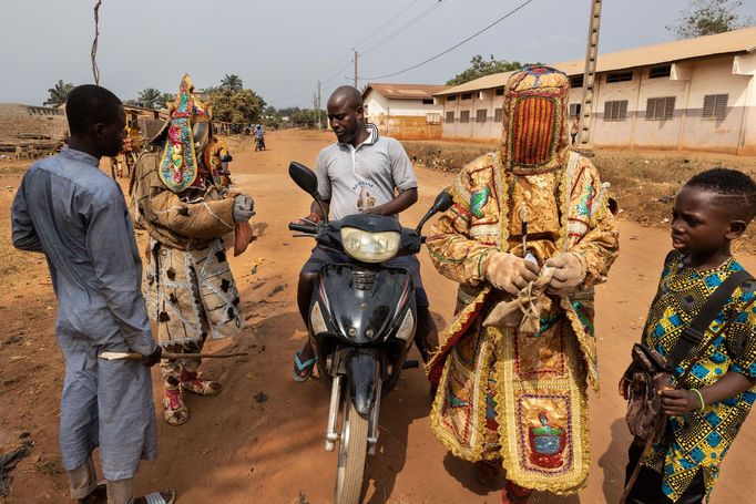 Fotoroeportáž Michala Novotého z obřadů vodun (vúdú, woodoo) v africkém Beninu