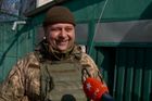 “Ti kluci se bojí, chtějí za mámou.” Ukrajinští vojáci popisují změnu ruské taktiky.