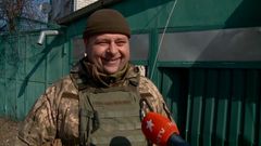 “Ti kluci se bojí, chtějí za mámou.” Ukrajinští vojáci popisují změnu ruské taktiky.