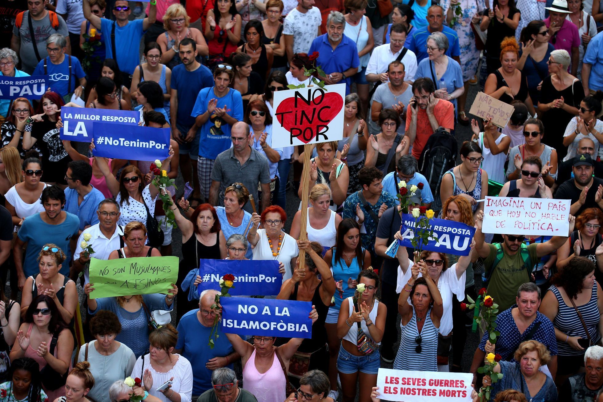 Pochodu jednoty proti terorismu s heslem "Nemáme strach" se v Barceloně účastnilo na půl milionu lidí