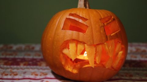 Jak si vyrobit strašidelnou halloweenskou dýni