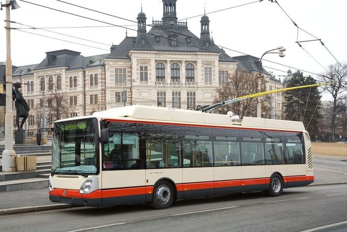 První trolejbus Škoda 24 Tr Irisbus byl vyroben v roce 2003. Zhotovila ho plzeňská Škoda Electric společně s firmou Irisbus. Jde o dvanáctimetrový plně nízkopodlažní třídveřový trolejbus.