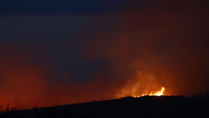Požár v Riu poblíž hřiště pro pozemní hokej a na trati horských kol.