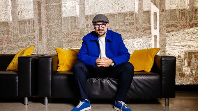 „Co jsem slyšel čísla, tak bychom byli schopni na finále zaplnit několik O2 aren, kdybychom chtěli,“ odhaluje Krug. Dodává, že formát Zrádců je příslibem, jak by mohla vypadat budoucnost televize.