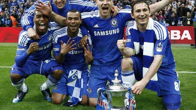 "FA Cup je náš!" Staré páky v dresu Chelsea slaví počtvrté za posledních šest let