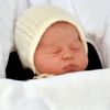 Dcera prince Williama a Catherine po porodu 2. května 2015