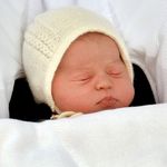 Dcera prince Williama a vévodkyně Catherine se narodila dopoledne 2. května 2015 na soukromé klinice londýnské nemocnice Panny Marie v Londýně.