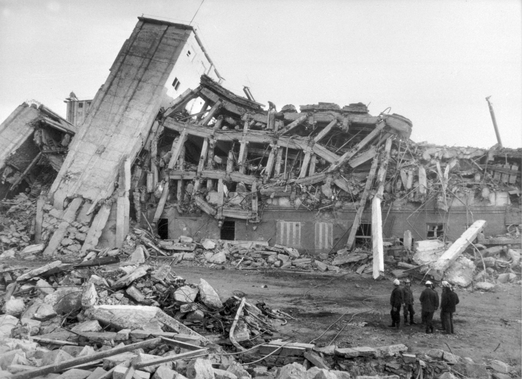 Fotogalerie / Tak v roce 1988 vypadalo děsivé zemětřesení v Armenii / ČTK