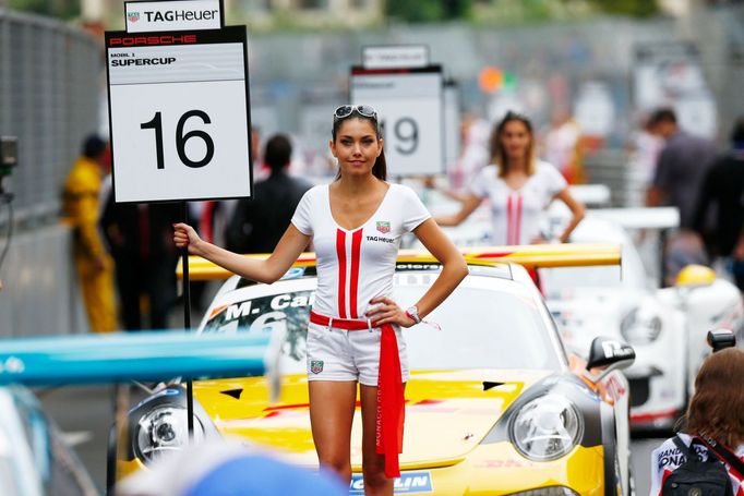 Porsche grid girls