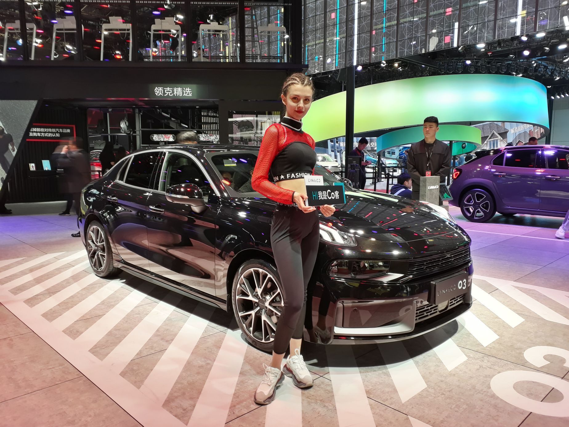 Hostesky z autosalonu v Šanghaji