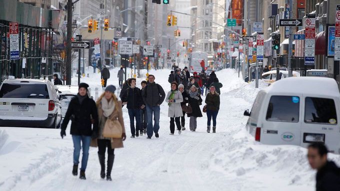 New York pod sněhem, i Broadway je bílá