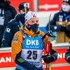 SP v biatlonu 2020/21 v Kontiolahti, vytrvalostní závod mužů: Pátý Ondřej Moravec při nástupu na velké pódium