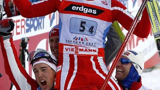 Norové slaví zlato ze štafety, Češi osmí