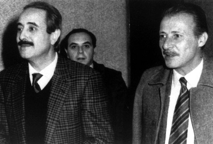 Soudci Giovanni Falcone a Paolo Borsellino v roce 1990, dva roky před svou smrtí