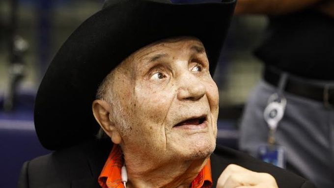 Bývalý šampion ve střední váze, "Zuřící býk" Jake LaMotta zemřel ve věku 95 let.
