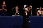 V pátek dostala Meryl Streepová prestižní cenu, v sobotu vyšel najevo rozvod