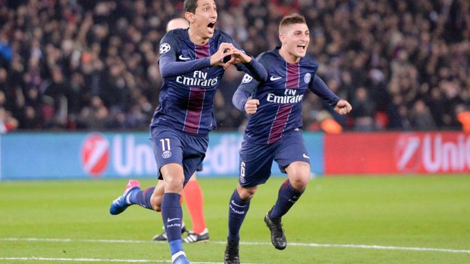 Fotbalisté Paris St. Germain slaví gól.