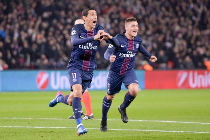 Fotbalisté Paris St. Germain slaví gól.