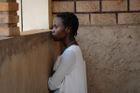 Po každé genocidě nastává ticho. Film Ptáci zpívají v Kigali patří ve Varech k tomu nejlepšímu