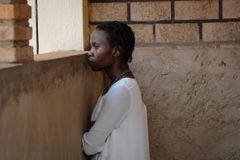 Po každé genocidě nastává ticho. Film Ptáci zpívají v Kigali patří ve Varech k tomu nejlepšímu