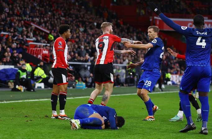 Soccer Football - Premier League - Sheffield United v West Ham United - Bramall Lane, Sheffield, Britain - January 21, 2024 Sheffield United's Oli McBurnie clashes with W