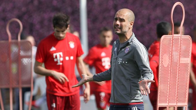 Pep Guardiola na tréninku Bayernu Mnichov