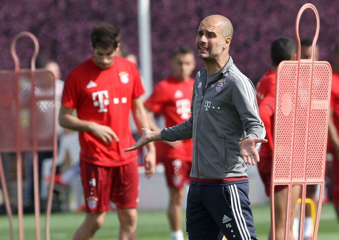 Pep Guardiola na tréninku Bayernu