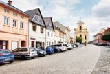 Malebné a starobylé městečko Úštěk patří k nejkrásnějším městům na severu Čech a je zároveň nejmenší městskou památkovou rezervací v Česku. Díky své atmosféře, která vyzařuje kouzlo starých časů, přitahuje filmaře z Česka i ze světa.